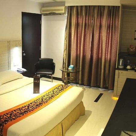 89 Hotel Batam Nagoya Bagian luar foto