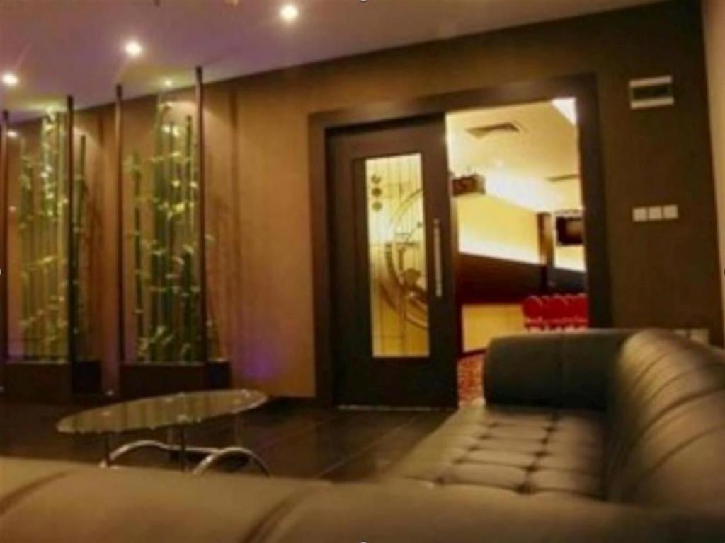 89 Hotel Batam Nagoya Bagian luar foto