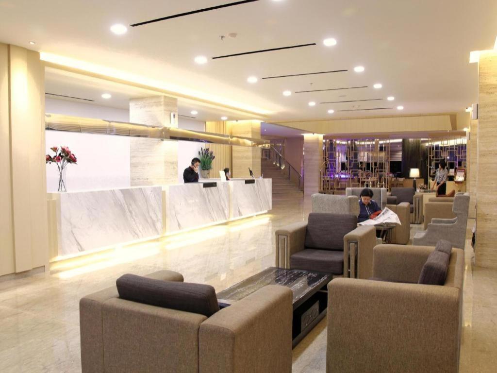 89 Hotel Batam Nagoya Bagian luar foto
