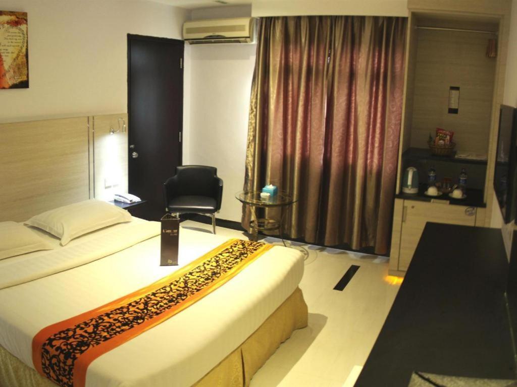 89 Hotel Batam Nagoya Bagian luar foto