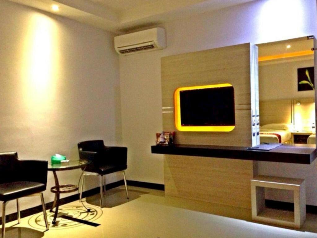 89 Hotel Batam Nagoya Bagian luar foto