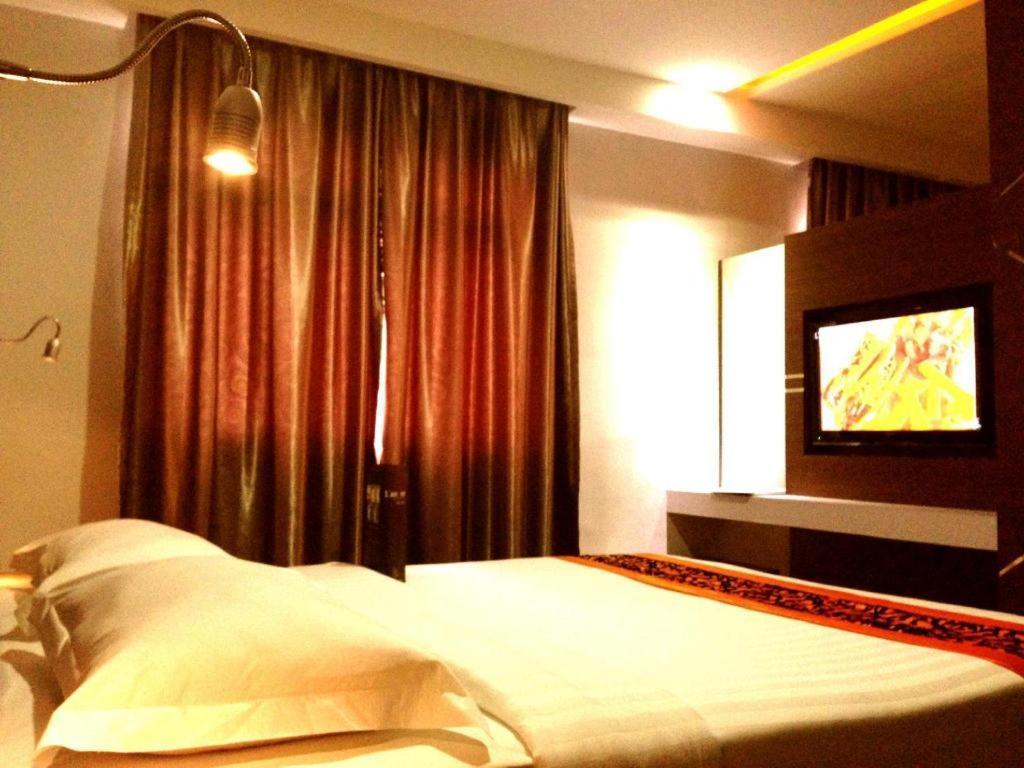 89 Hotel Batam Nagoya Bagian luar foto