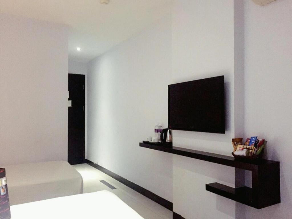 89 Hotel Batam Nagoya Bagian luar foto