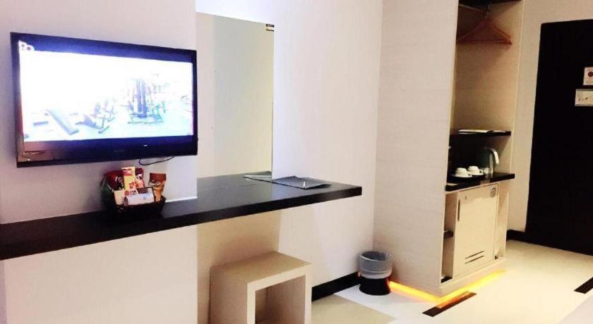 89 Hotel Batam Nagoya Bagian luar foto