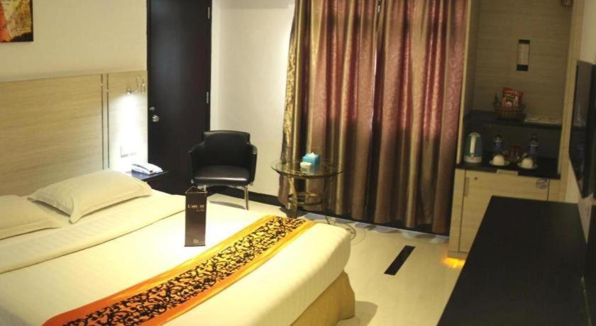 89 Hotel Batam Nagoya Bagian luar foto