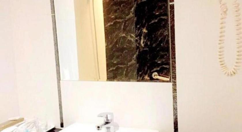 89 Hotel Batam Nagoya Bagian luar foto
