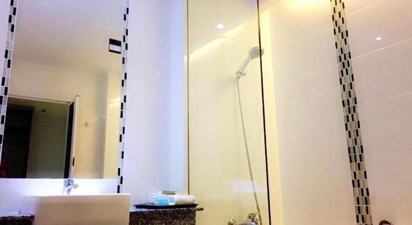 89 Hotel Batam Nagoya Bagian luar foto