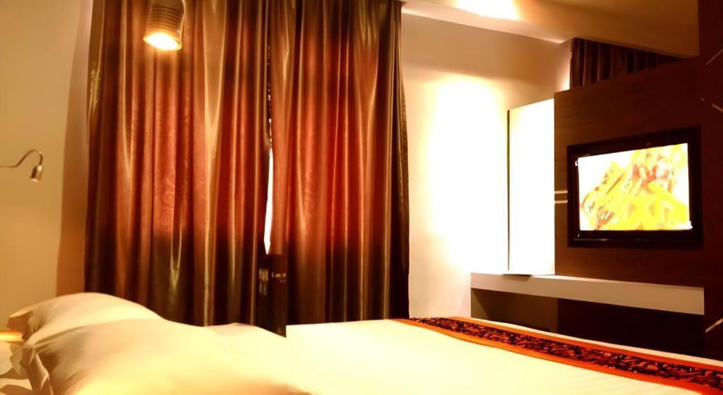 89 Hotel Batam Nagoya Bagian luar foto