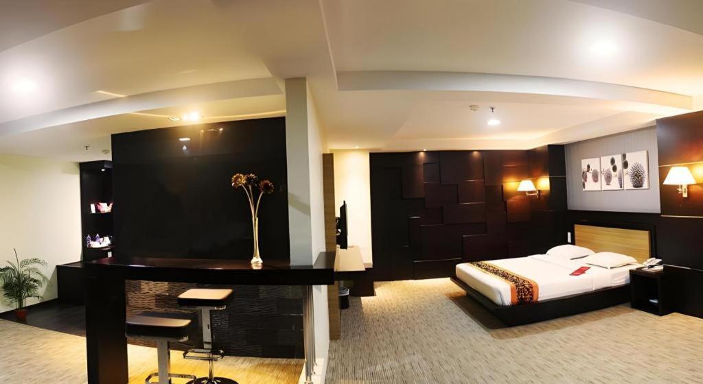 89 Hotel Batam Nagoya Bagian luar foto